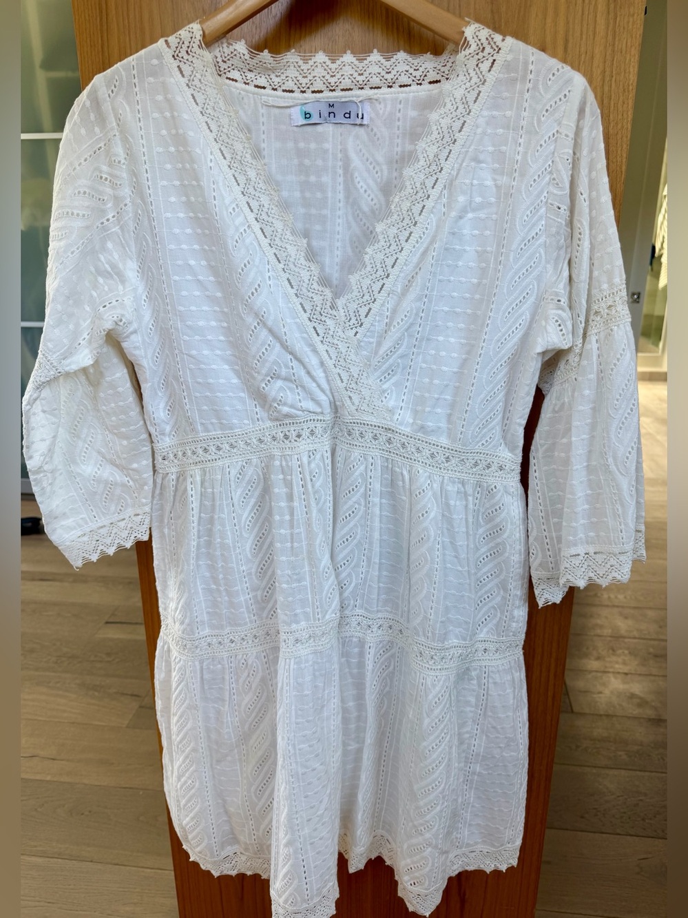 Like New! Beautiful Flattering White Lace V-Neck Dress - Size M